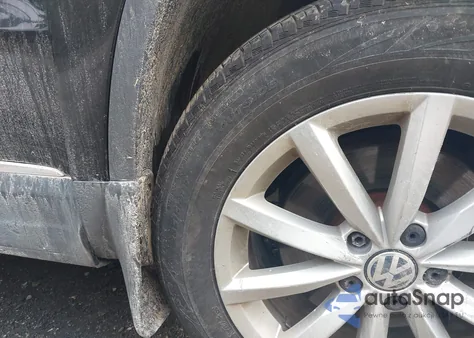 2017 Volkswagen Tiguan 2.0T Wolfsburg Edition из США, поврежденный, VIN WVGSV7AX3HK037795